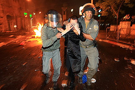 ,,עוצרים קטינים בכח מוגזם