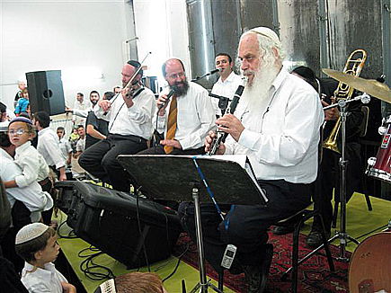 מרכז הרב: החבר´ה יודעים לרקוד...