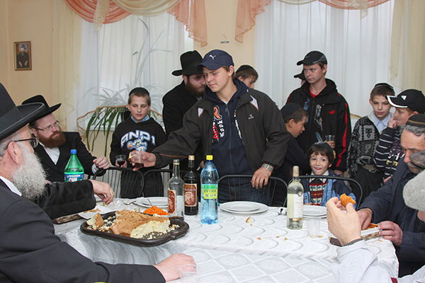 וויניצא: האדמו"ר ממאקווא בברית לשלושה יהודים