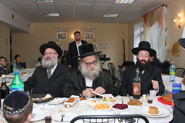 וויניצא: האדמו"ר ממאקווא בברית לשלושה יהודים