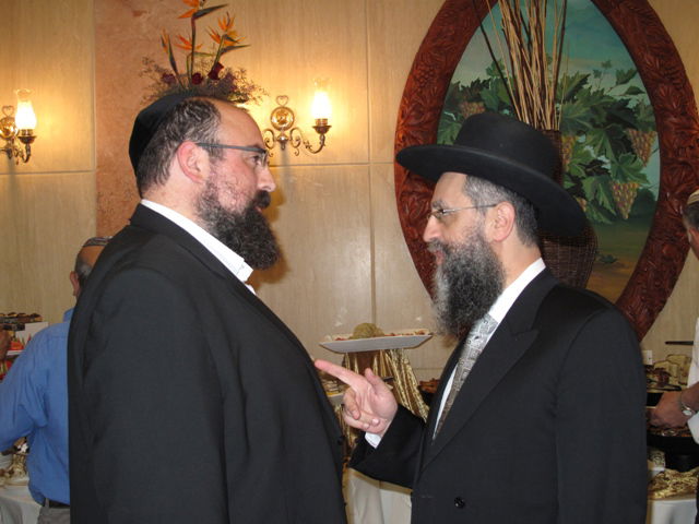 אתמול בירושלים: הגר"ע יוסף בבר-מצווה לנכדו