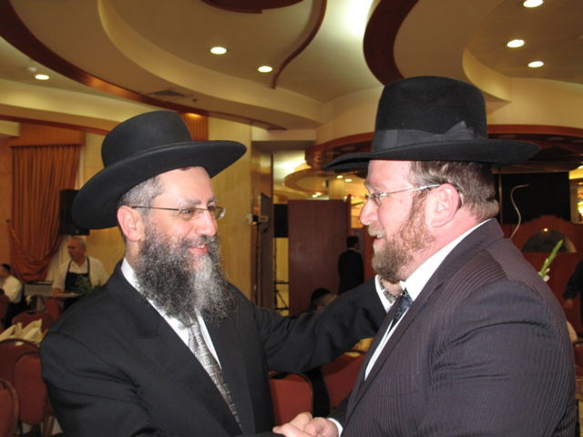 אתמול בירושלים: הגר"ע יוסף בבר-מצווה לנכדו