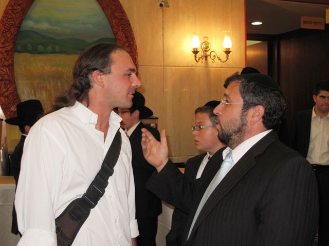 אתמול בירושלים: הגר"ע יוסף בבר-מצווה לנכדו