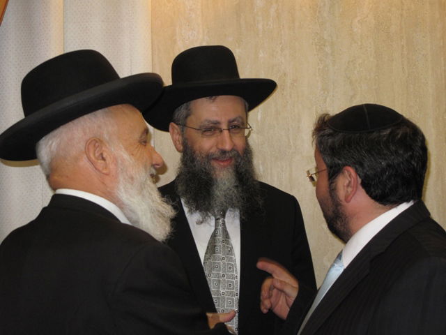 אתמול בירושלים: הגר"ע יוסף בבר-מצווה לנכדו