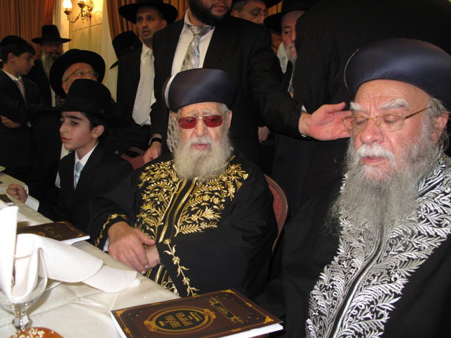 אתמול בירושלים: הגר"ע יוסף בבר-מצווה לנכדו