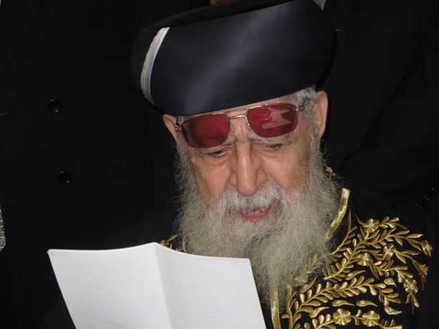 אתמול בירושלים: הגר"ע יוסף בבר-מצווה לנכדו