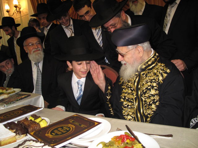 אתמול בירושלים: הגר"ע יוסף בבר-מצווה לנכדו