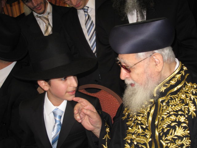 אתמול בירושלים: הגר"ע יוסף בבר-מצווה לנכדו