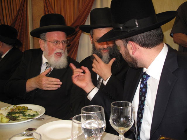 אתמול בירושלים: הגר"ע יוסף בבר-מצווה לנכדו