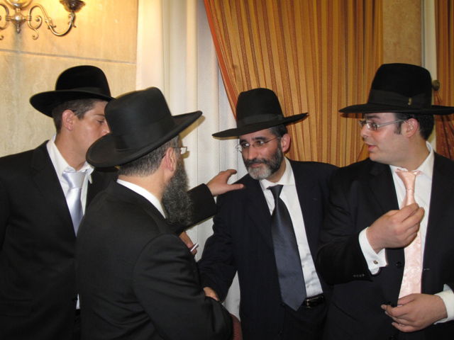 אתמול בירושלים: הגר"ע יוסף בבר-מצווה לנכדו