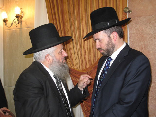 אתמול בירושלים: הגר"ע יוסף בבר-מצווה לנכדו