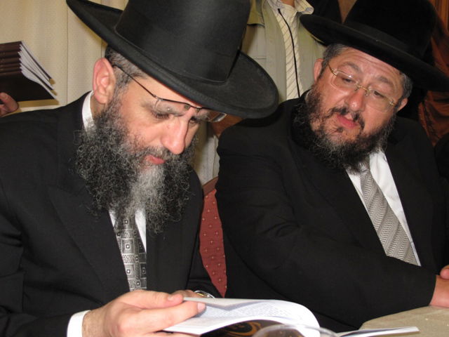 אתמול בירושלים: הגר"ע יוסף בבר-מצווה לנכדו