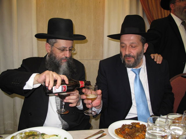 אתמול בירושלים: הגר"ע יוסף בבר-מצווה לנכדו