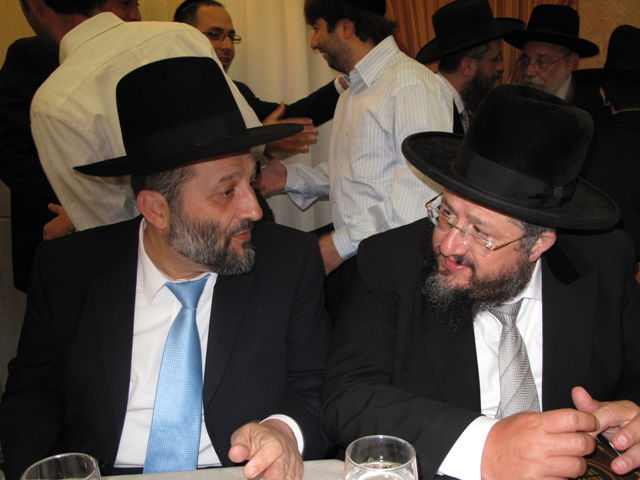 אתמול בירושלים: הגר"ע יוסף בבר-מצווה לנכדו