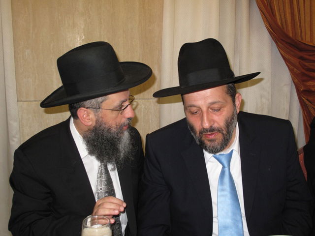 אתמול בירושלים: הגר"ע יוסף בבר-מצווה לנכדו