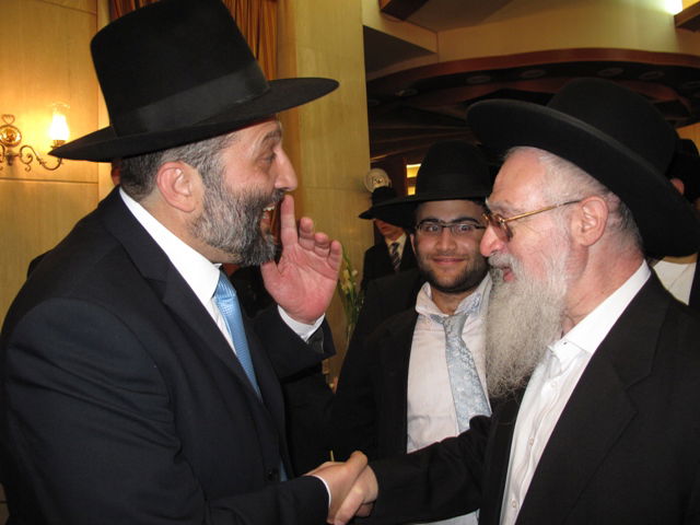 אתמול בירושלים: הגר"ע יוסף בבר-מצווה לנכדו