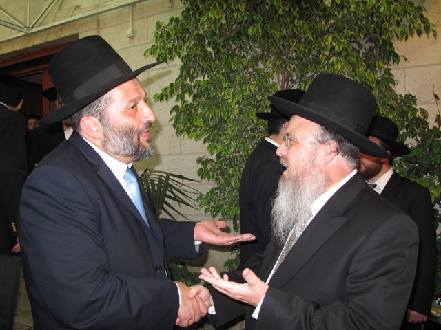 אתמול בירושלים: הגר"ע יוסף בבר-מצווה לנכדו