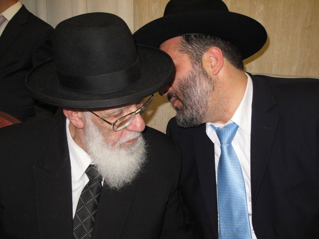 אתמול בירושלים: הגר"ע יוסף בבר-מצווה לנכדו