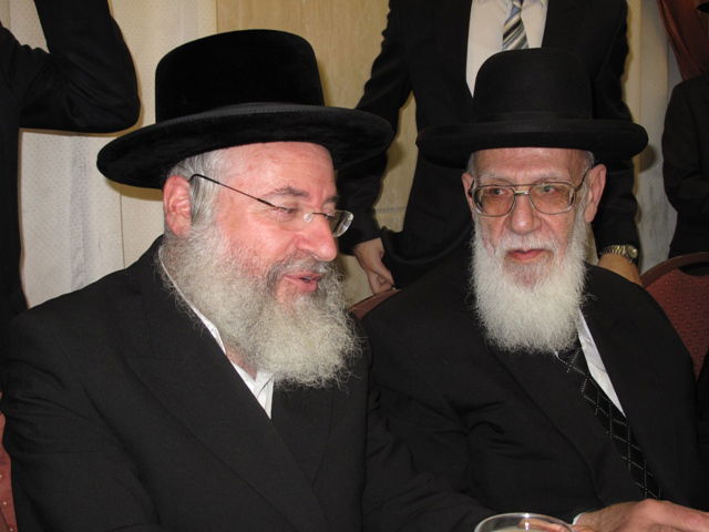 אתמול בירושלים: הגר"ע יוסף בבר-מצווה לנכדו