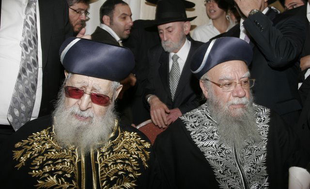 אתמול בירושלים: הגר"ע יוסף בבר-מצווה לנכדו