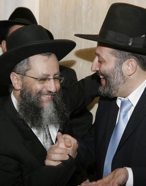 אתמול בירושלים: הגר"ע יוסף בבר-מצווה לנכדו