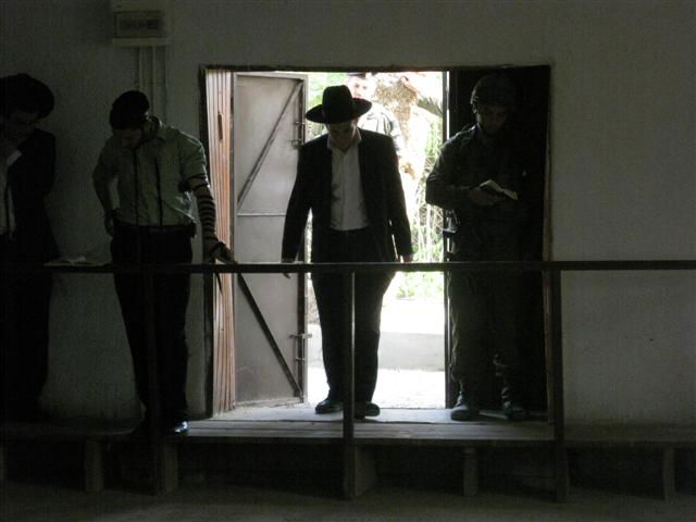 צפו בוידאו: הפלסטינים וצה"ל ליוו מתפללים ליריחו