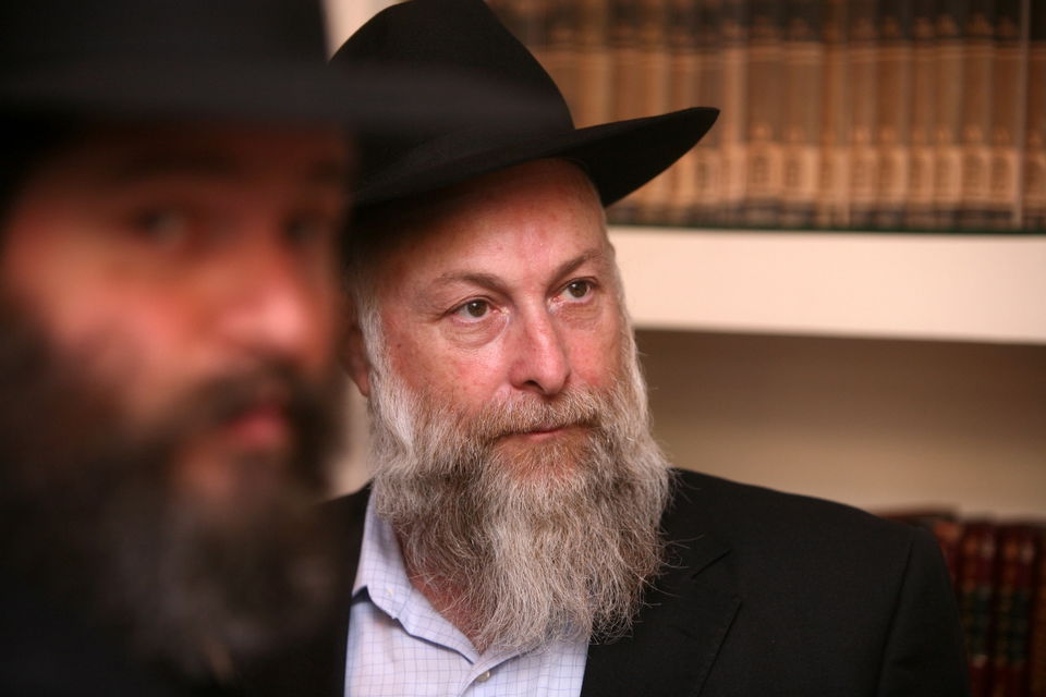 ירושלים: הוכנס ספר-תורה לעילוי נשמת מרת דינה הגר