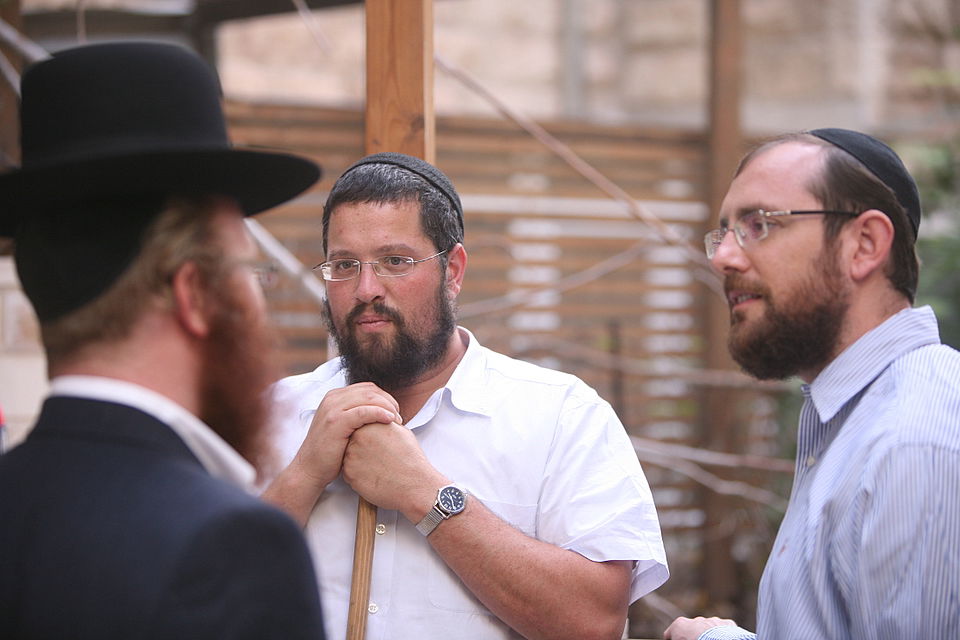 ירושלים: הוכנס ספר-תורה לעילוי נשמת מרת דינה הגר