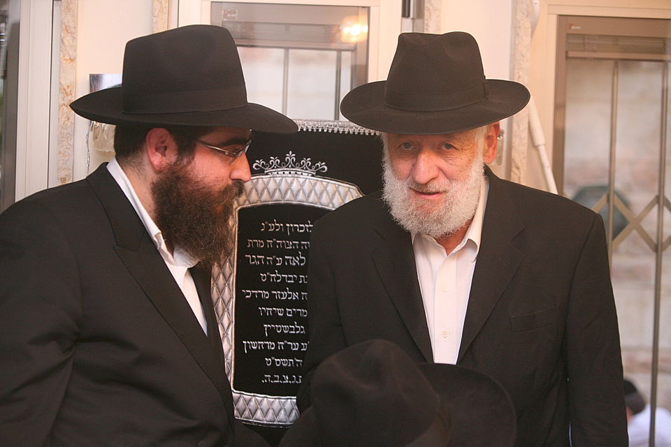 ירושלים: הוכנס ספר-תורה לעילוי נשמת מרת דינה הגר