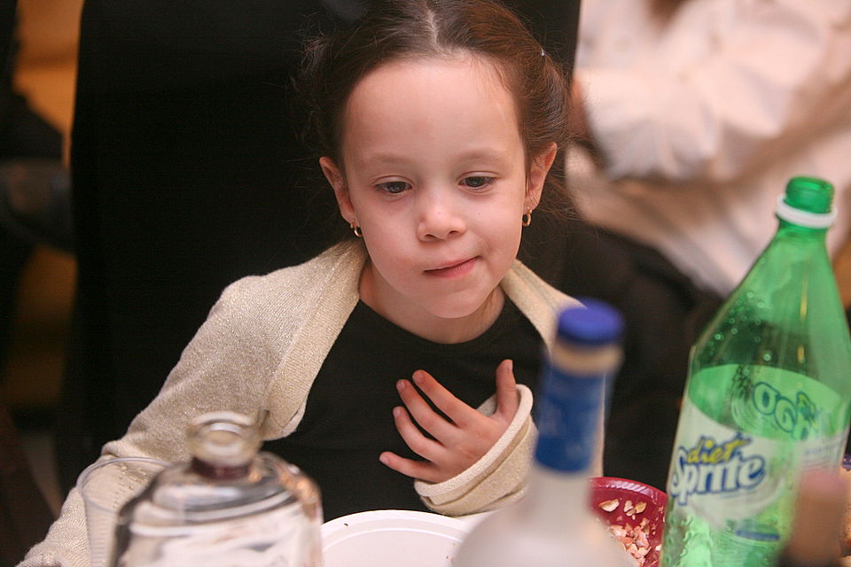 ירושלים: הוכנס ספר-תורה לעילוי נשמת מרת דינה הגר