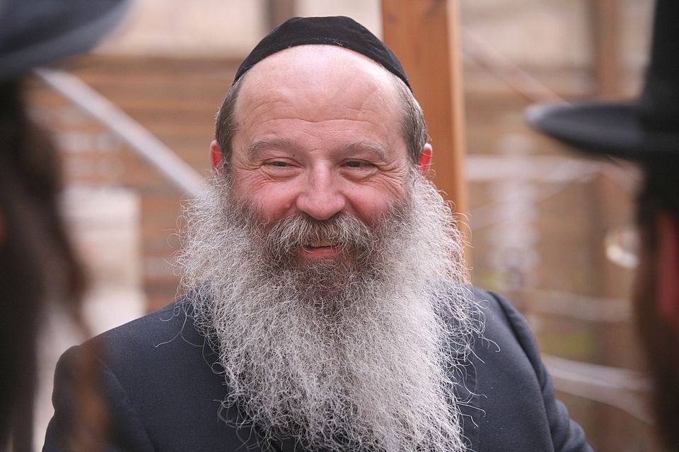 ירושלים: הוכנס ספר-תורה לעילוי נשמת מרת דינה הגר