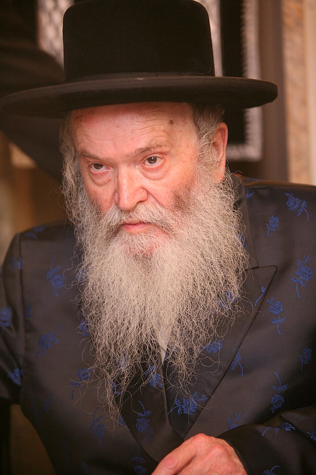 ירושלים: הוכנס ספר-תורה לעילוי נשמת מרת דינה הגר