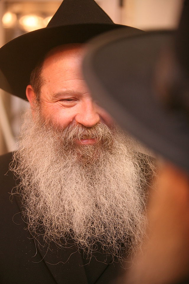 ירושלים: הוכנס ספר-תורה לעילוי נשמת מרת דינה הגר