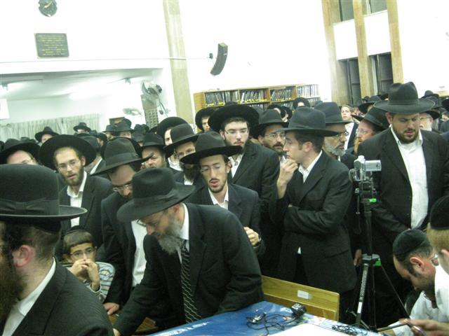 המונים ליוו את רעיית ראש הישיבה