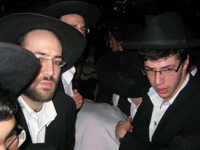 המונים ליוו את רעיית ראש הישיבה