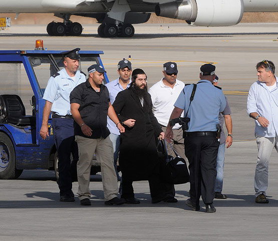 אליאור חן נחת בישראל והועבר הישר אל המשטרה