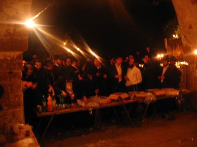 אל תוך הלילה: מאות בקבר ראובן