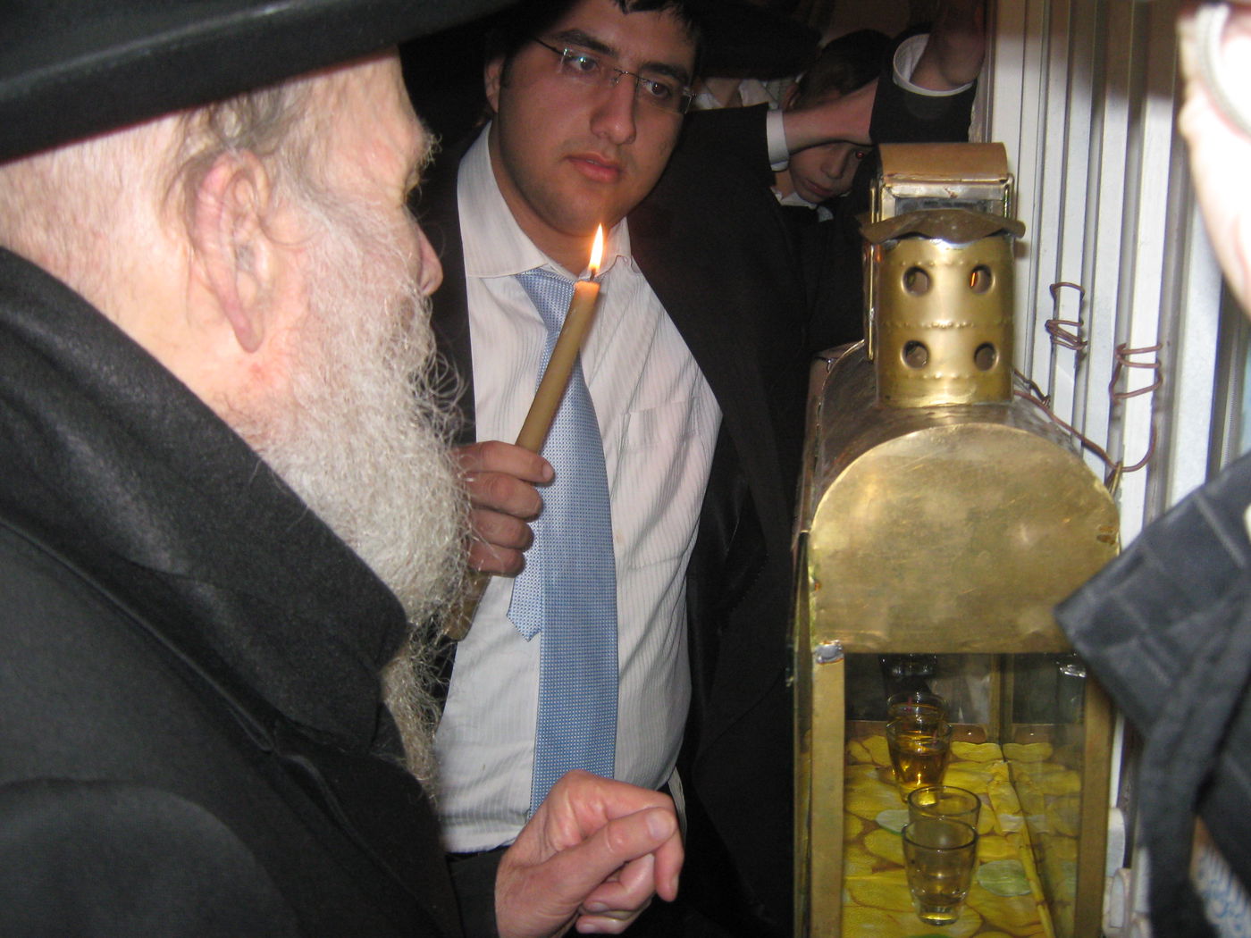 ההדלקה של הגר"א פינקל ראש ישיבת מיר ברכפלד