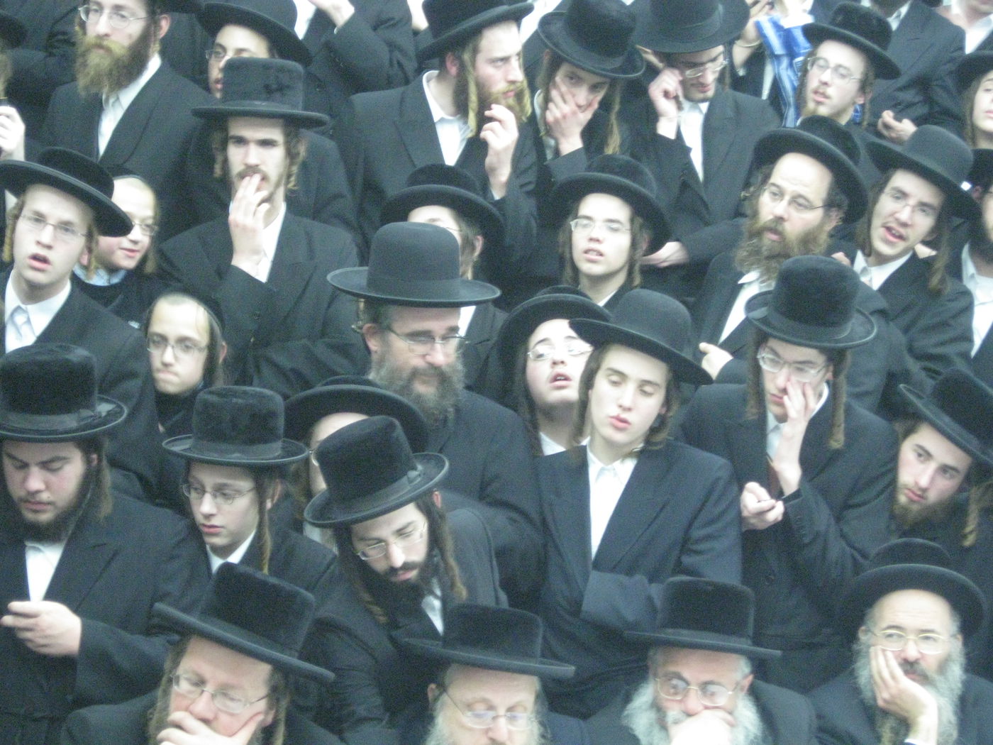 צפו: האדמו"ר מרחסמטריווקא מדליק