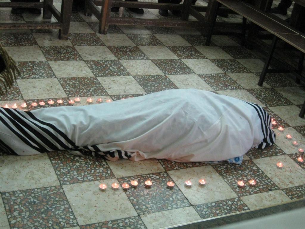 אלפים בהלווית מרן כ"ק האדמו"ר מזוויעהל זצ"ל