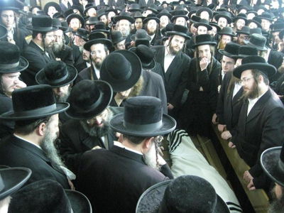 אלפים בהלווית מרן כ"ק האדמו"ר מזוויעהל זצ"ל