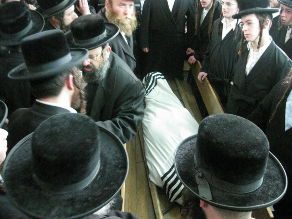 אלפים בהלווית מרן כ"ק האדמו"ר מזוויעהל זצ"ל