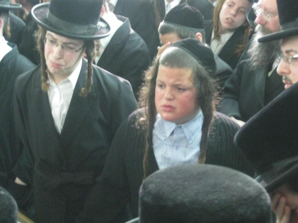 אלפים בהלווית מרן כ"ק האדמו"ר מזוויעהל זצ"ל