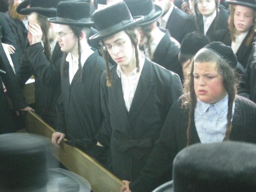 אלפים בהלווית מרן כ"ק האדמו"ר מזוויעהל זצ"ל