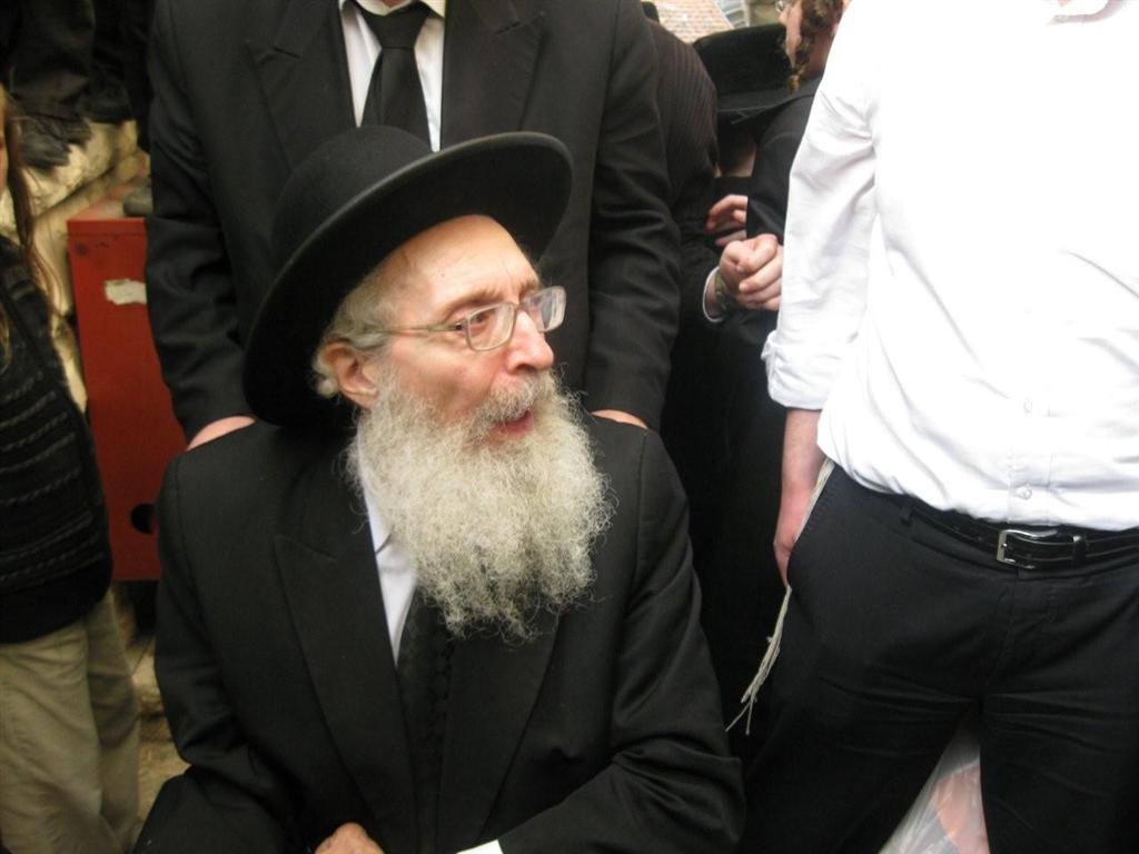 אלפים בהלווית מרן כ"ק האדמו"ר מזוויעהל זצ"ל