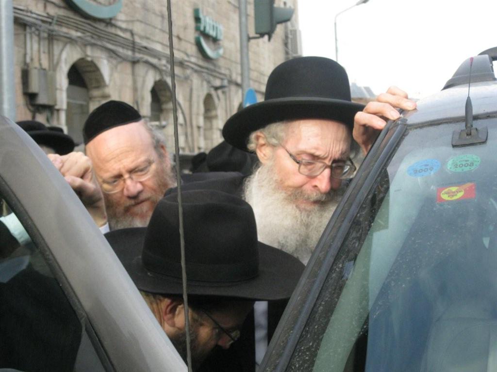 אלפים בהלווית מרן כ"ק האדמו"ר מזוויעהל זצ"ל