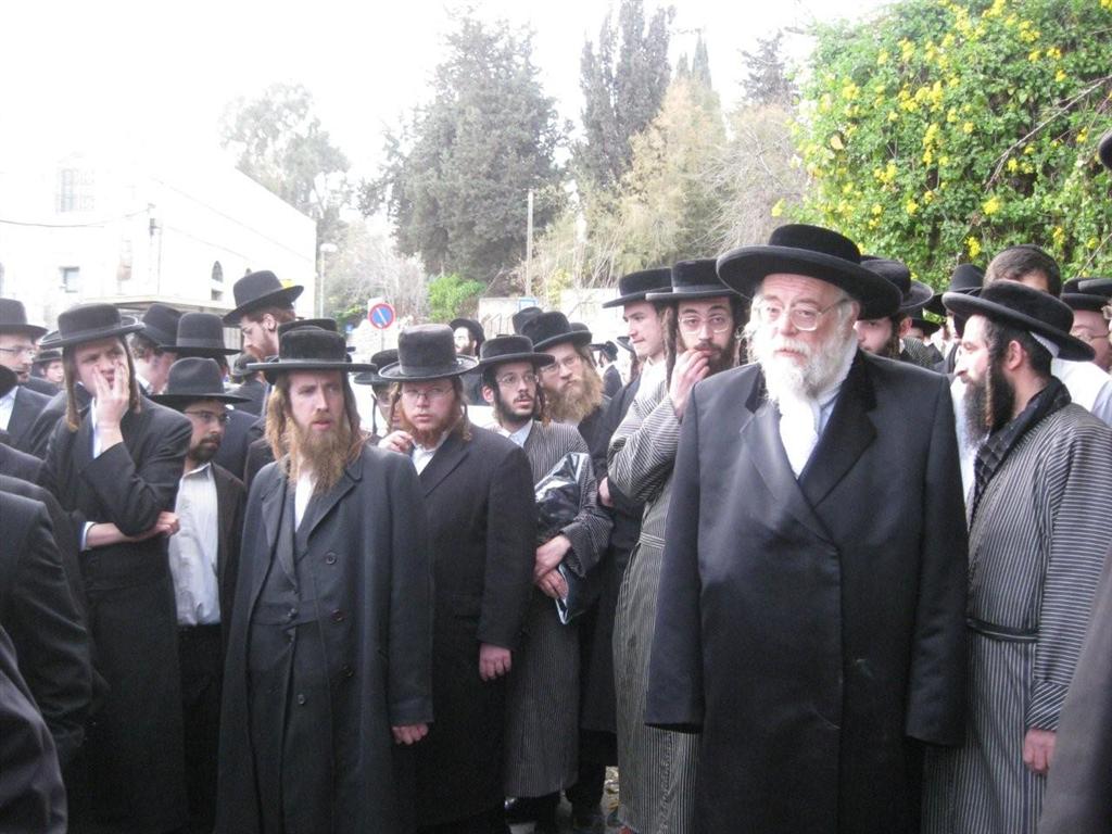 אלפים בהלווית מרן כ"ק האדמו"ר מזוויעהל זצ"ל