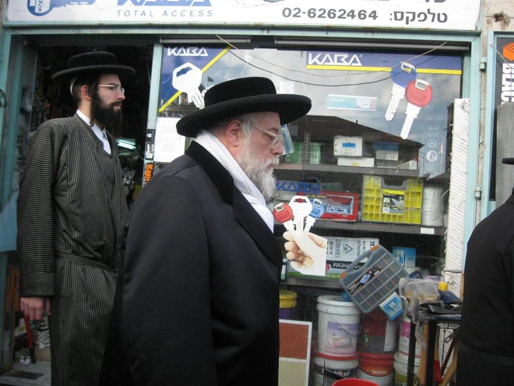 אלפים בהלווית מרן כ"ק האדמו"ר מזוויעהל זצ"ל