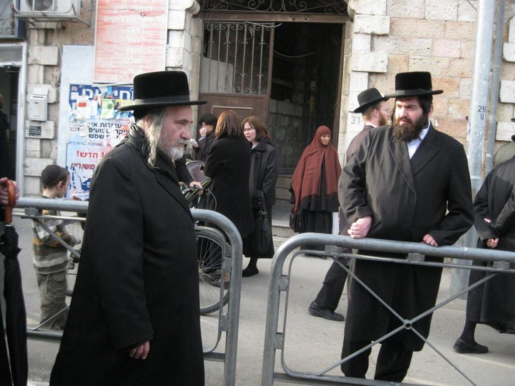 אלפים בהלווית מרן כ"ק האדמו"ר מזוויעהל זצ"ל