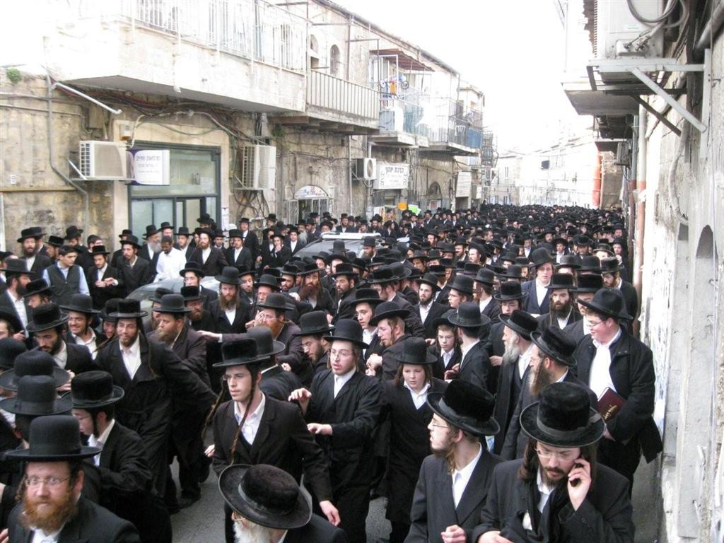 אלפים בהלווית מרן כ"ק האדמו"ר מזוויעהל זצ"ל